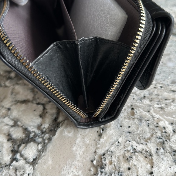 NWT Boutique Crocodile embossed vegan leather zippy wallet - Picture 9 of 12